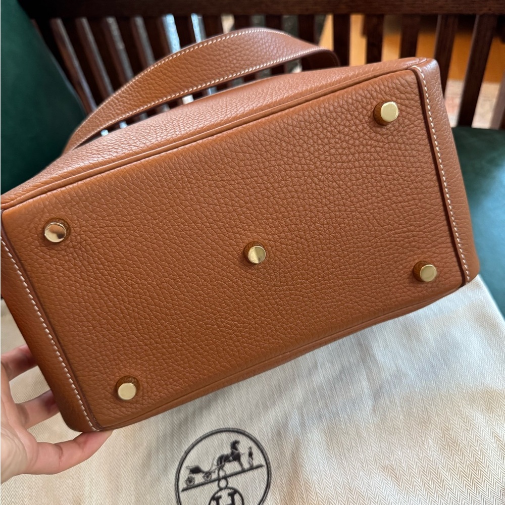 Like New Hermes Lindy 26 Brown Leather Handbag - Picture 7 of 9